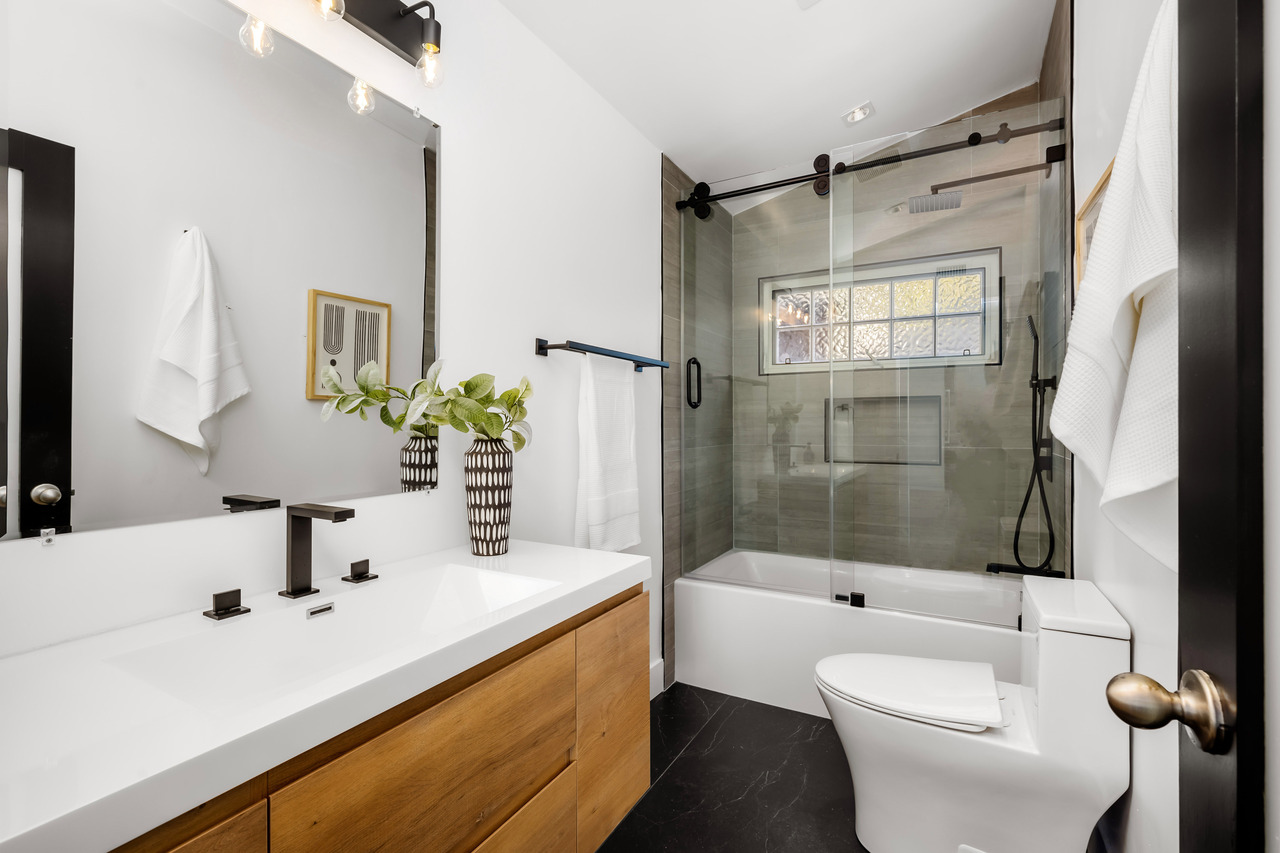 modern hollywood hills home bathroom in los angeles