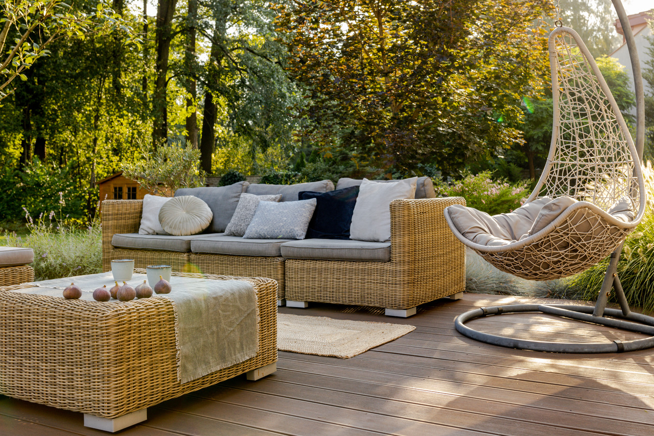 porch with wooden floor